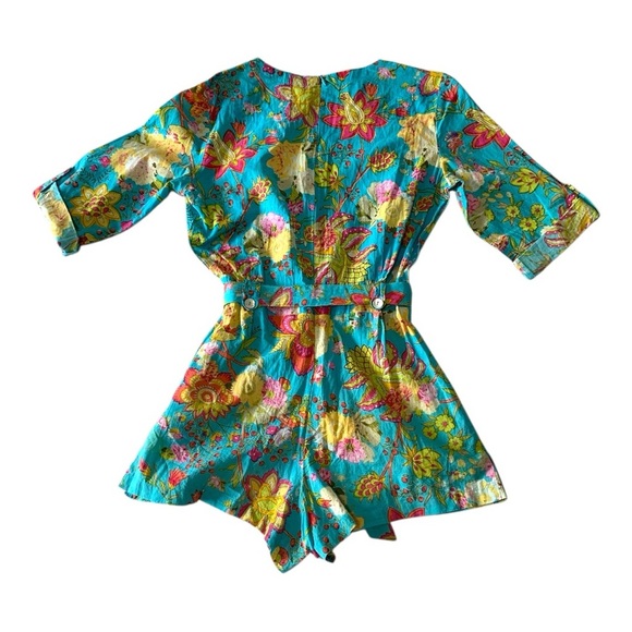 PLUM PRETTY SUGAR Floral V-Neck Romper - Picture 2 of 11